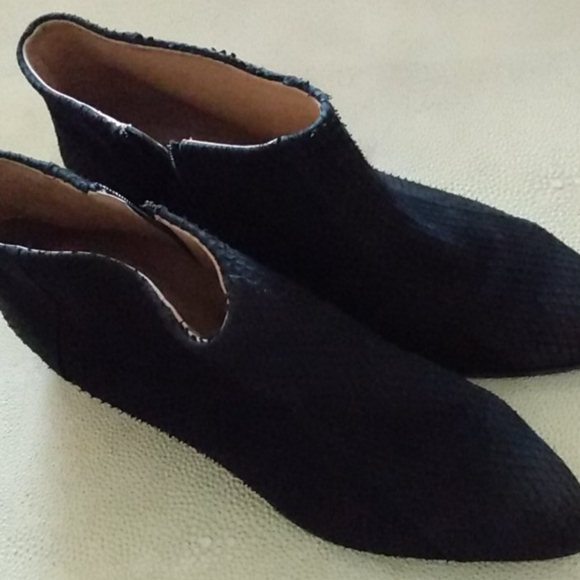 Boots - Picture 2 of 8